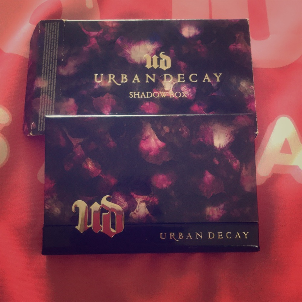 ⭐️Urban Decay Shadow Box⭐️
